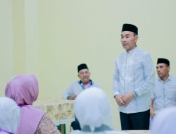 Temui CJH Halmahera Barat, Wabup Djufri Beri Uang Saku