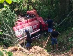 Truk Tangki Pengangkut BBM Terjun ke Jurang di Morotai