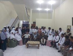 Bupati-Wabup Morotai Beri Tambahan Uang Saku untuk Calon Jemaah Haji