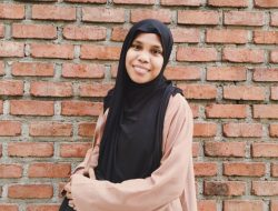 Maraknya Fenomena LGBT, Kini Menghina Islam di Depan Simbol Ka’bah