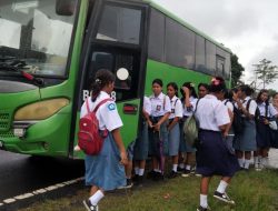 NHM Luncurkan Bis Sekolah bagi Pelajar Lingkar Tambang