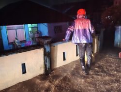 Tim SAR Evakuasi Warga Terjebak Banjir di Ternate 
