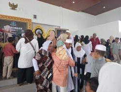 Tangis Haru Warnai Kepulangan Jemaah Haji Morotai, Istri Almarhum Pingsan