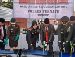 Polres Ternate Musnahkan Ribuan Liter Miras di HUT Bhayangkara ke-79