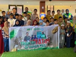 Muharram Bahagia, Yakesma Malut Traktir Puluhan Anak Yatim di Ternate 