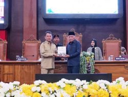 Wagub Maluku Utara Serahkan Ranperda Pertanggungjawaban APBD 2024