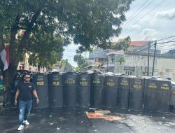 Demo di Ternate Ricuh, Massa Lempar Batu-Polisi Tembak Gas Air Mata