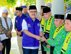 Bupati Halmahera Barat Lepas 25 Jemaah Umrah dan Berikan Uang Saku 