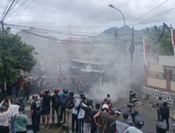 Aksi Mahasiswa di DPRD Ternate Memanas, Saling Dorong dengan Polisi