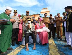 Prosesi Batijak Lecak Sambut Kapolda Maluku Utara dan Istri di Bumi Saruma