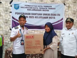 Serahkan Bantuan Dana Kelurahan, Camat Ternate Tengah Minta Warga Ikut Awasi