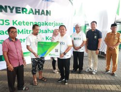 BPRS Bahari Berkesan Serahkan Kartu BPJS bagi Pelaku Usaha di Ternate 