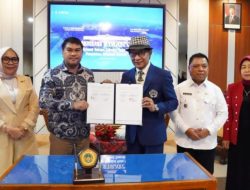 Jadi Pembicara di Unitomo, Bupati Halmahera Utara Bahas Hilirisasi Kelapa