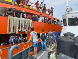KM Cantika Kandas di Perairan Halteng, Seluruh Penumpang Dievakuasi