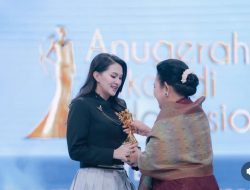Gubernur Sherly Tjoanda Raih Anugerah Srikandi Indonesia
