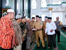 Serahkan Bantuan untuk Imam dan Syara, Wali Kota Apresiasi Kinerja Baznas Ternate
