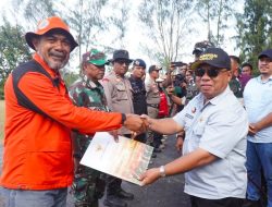 Bupati Halmahera Utara Beri Penghargaan kepada Tim Satgas Penanganan Bencana 