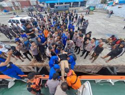 Ratusan Penumpang KM Intim Teratai Dievakuasi ke Ternate, Ada yang Patah Tulang