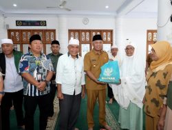Safari Ramadan, Pemkot Ternate Serahkan Bantuan Sembako untuk Warga