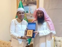 Hasby Yusuf Terima Bantuan Alquran dan Kurma untuk Maluku Utara 