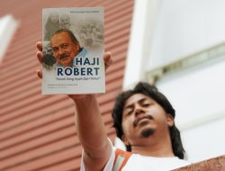 Pemuda Maluku Utara ini Angkat Sosok Haji Robert Lewat Buku Baru