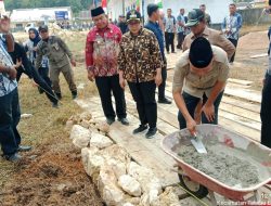 Wagub Sarbin Letakkan Batu Pertama Pembangunan Musala SMAN 1 Taliabu 
