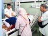 Wagub Sarbin Jenguk Pasien Korban KDRT di RSUD Chasan Boesoirie 