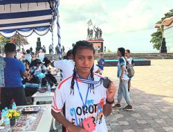 Modal Sepatu Pinjam, Novaenjel Sabet Medali Emas di Morotai Fun Run 10K