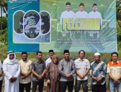 Bupati Haltim Letakkan Batu Pertama Pembangunan Masjid Al-Muhtadin