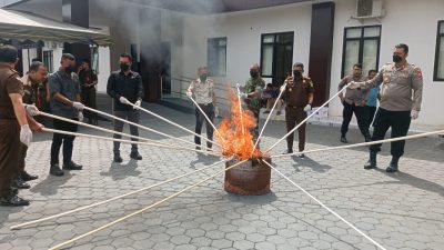 Kejari Halmahera Barat Musnahkan Barang Bukti Tindak Pidana Inkrah 