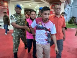 Pakai Rompi Pink dan Diborgol, Eks Bupati Pulau Taliabu Resmi Ditahan Kejati