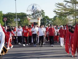 Wagub Malut dan Ratusan Pelajar Kibarkan Semangat Persatuan Lewat Kirab Merah Putih