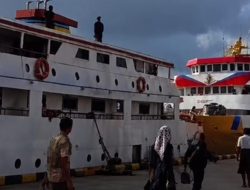 KM Queen Mary Batal Berangkat ke Ternate Usai Ditabrak KM Permata Obi di Pelabuhan Jailolo