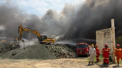 Kebakaran Ban Bekas dan Wajah Buruk Pengelolaan Limbah di PT IWIP
