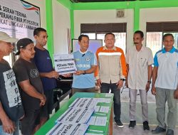 Bupati Ubaid Serahkan Lima Perahu Fiber PT Position untuk Nelayan Kota Maba