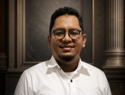 TUHAN ATAU SAINS?