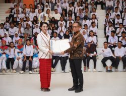 Serahkan Sertifikat Hak Pakai ke Tujuh Sekolah, Kado Sherly Bagi Pendidikan Maluku Utara